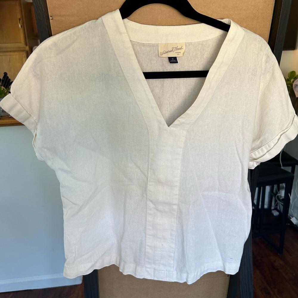 Universal Thread White V-Neck Linen Top